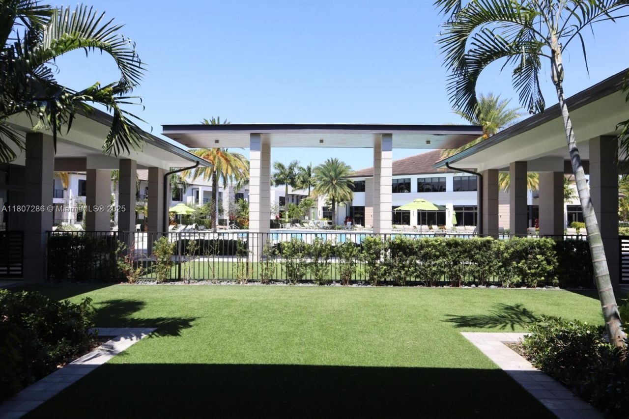 8201 NW 41st St, Unit D-402, Doral, FL 33166 Photo