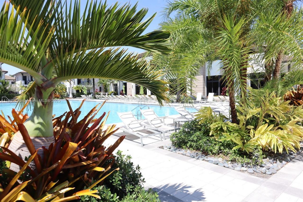 8201 NW 41st St, Unit D-402, Doral, FL 33166 Photo