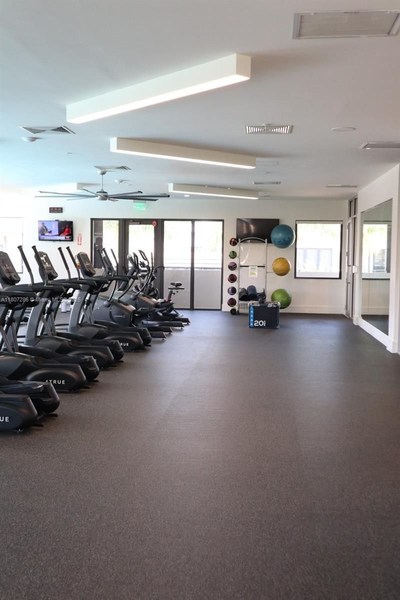 8201 NW 41st St, Unit D-402, Doral, FL 33166 Photo