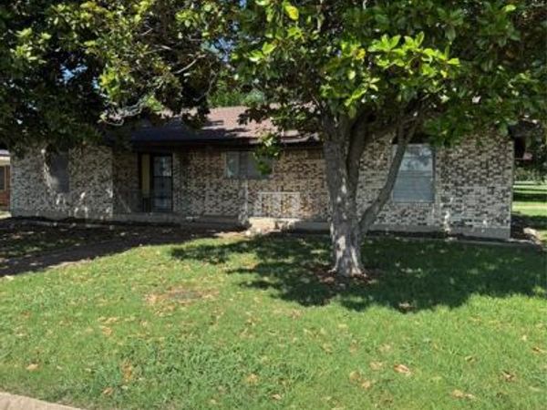 711 S Farmington Road, Howe, TX 75459
