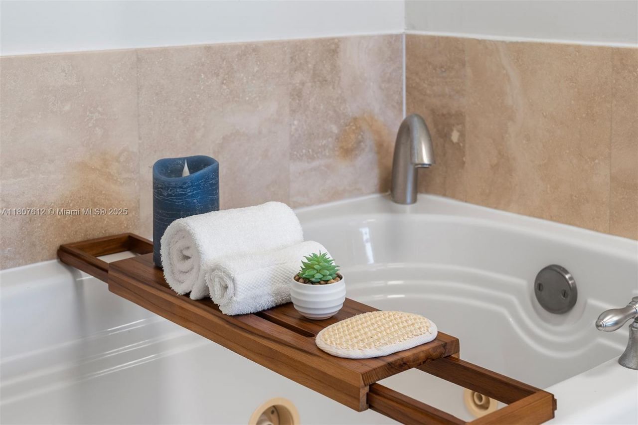 4401 Collins Ave, Unit 3505, Miami Beach, FL 33140 Photo