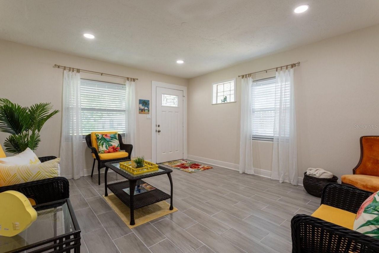 4611 17th Avenue N, Saint Petersburg, FL 33713 Photo