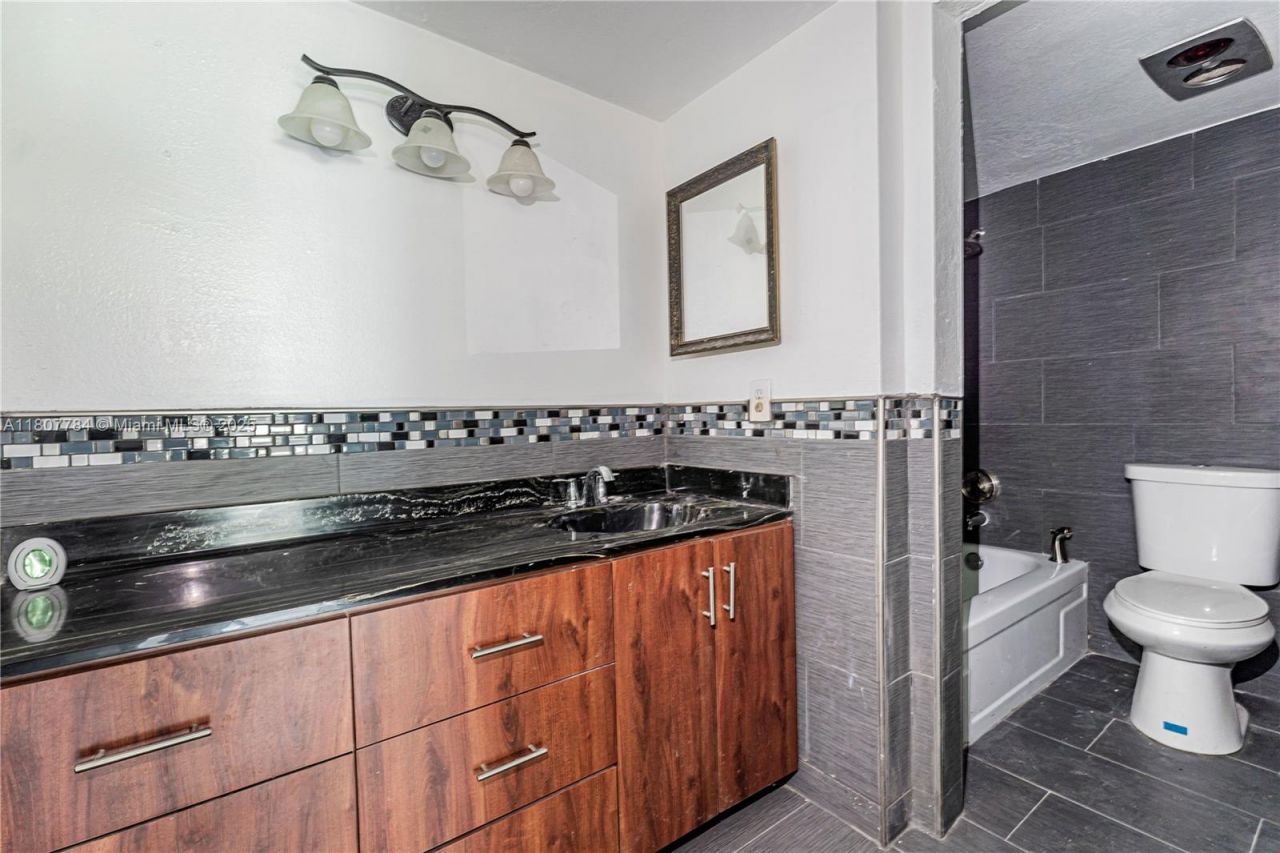 3301 Spanish Moss Ter, Unit 406, Lauderhill, FL 33319 Photo