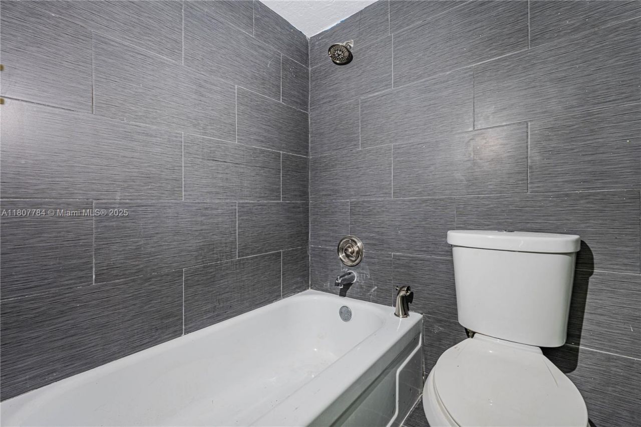 3301 Spanish Moss Ter, Unit 406, Lauderhill, FL 33319 Photo