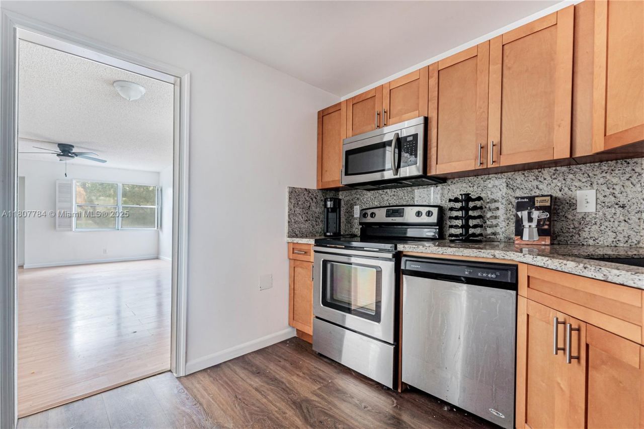 3301 Spanish Moss Ter, Unit 406, Lauderhill, FL 33319 Photo