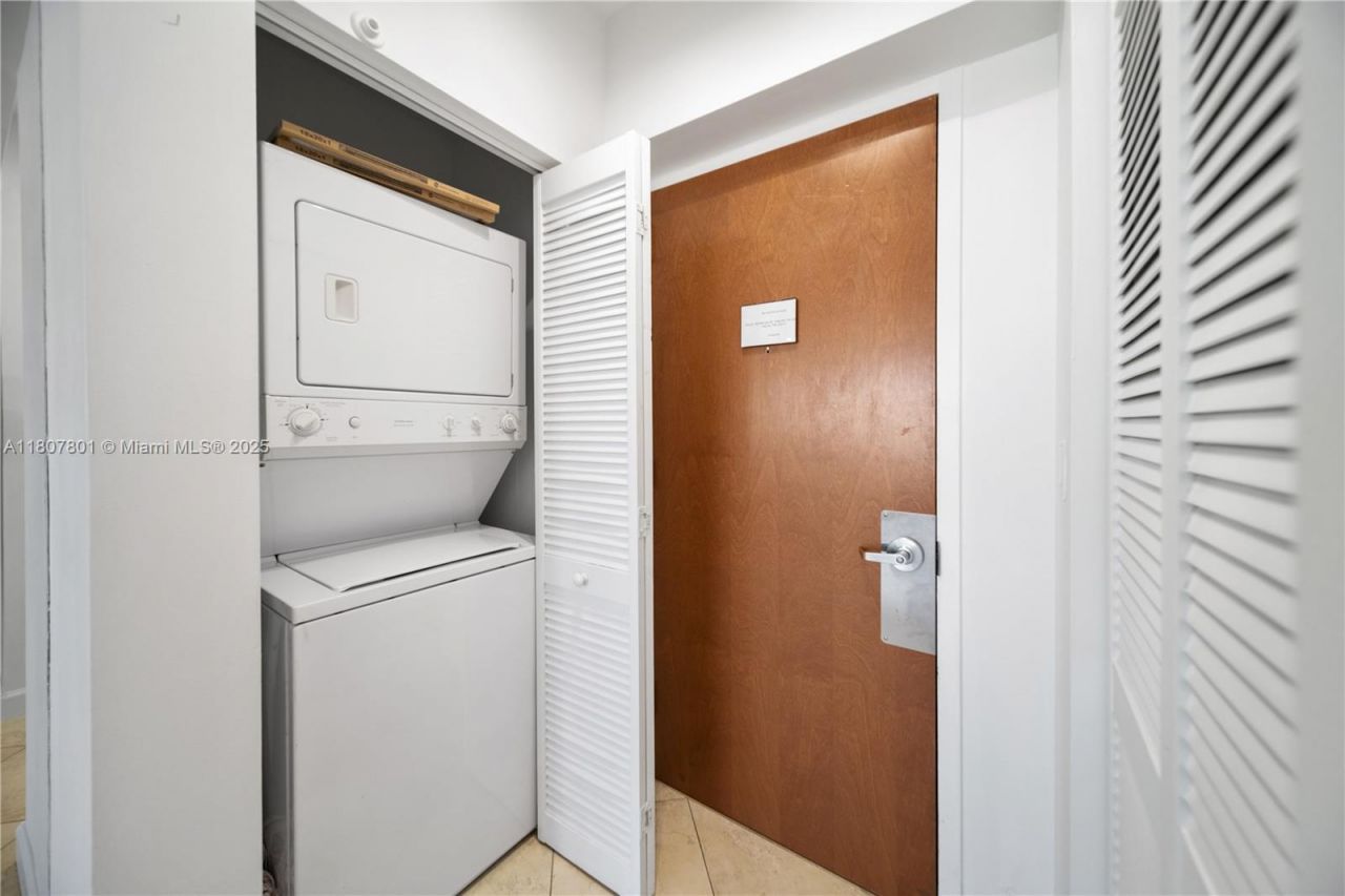 6365 Collins Ave, Unit 2110, Miami Beach, FL 33141 Photo