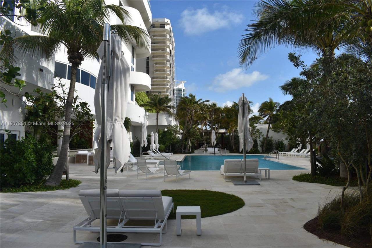 6365 Collins Ave, Unit 2110, Miami Beach, FL 33141 Photo