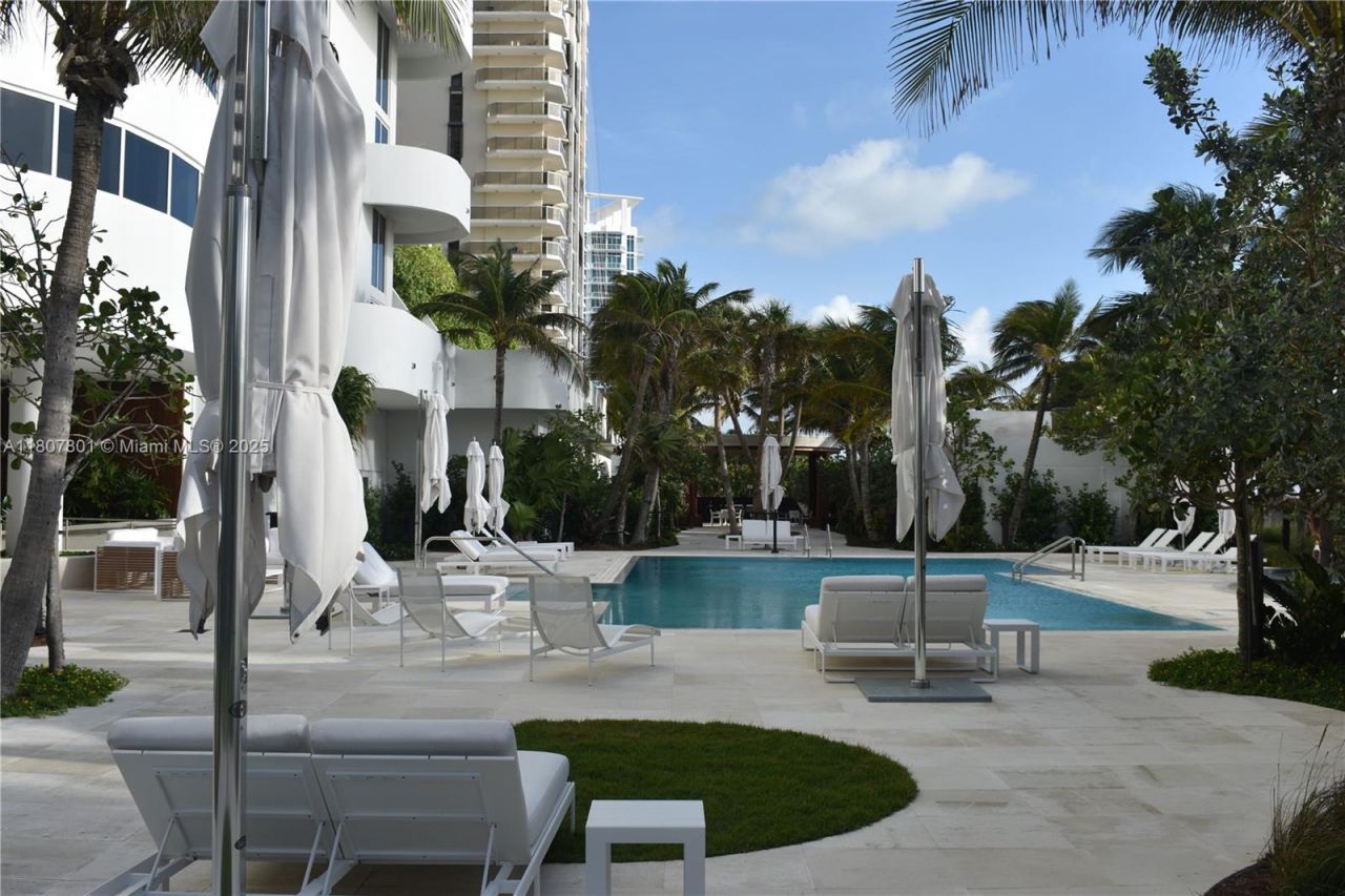 6365 Collins Ave, Unit 2110, Miami Beach, FL 33141 Photo