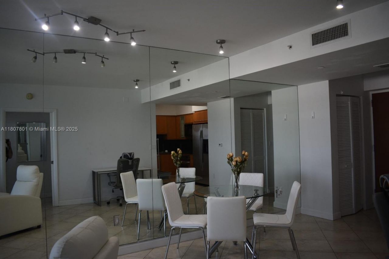 6365 Collins Ave, Unit 2110, Miami Beach, FL 33141 Photo