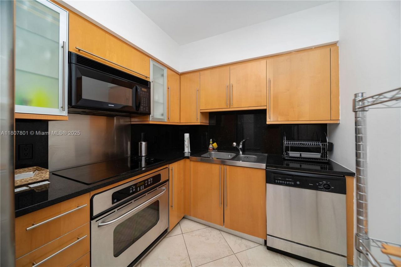 6365 Collins Ave, Unit 2110, Miami Beach, FL 33141 Photo