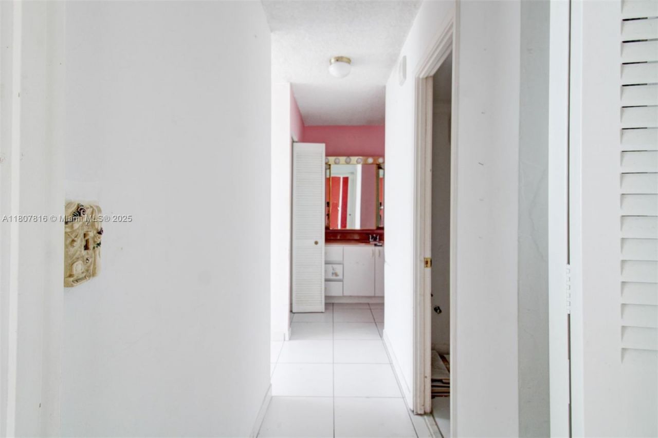 7135 Collins Ave, Unit 934, Miami Beach, FL 33141 Photo