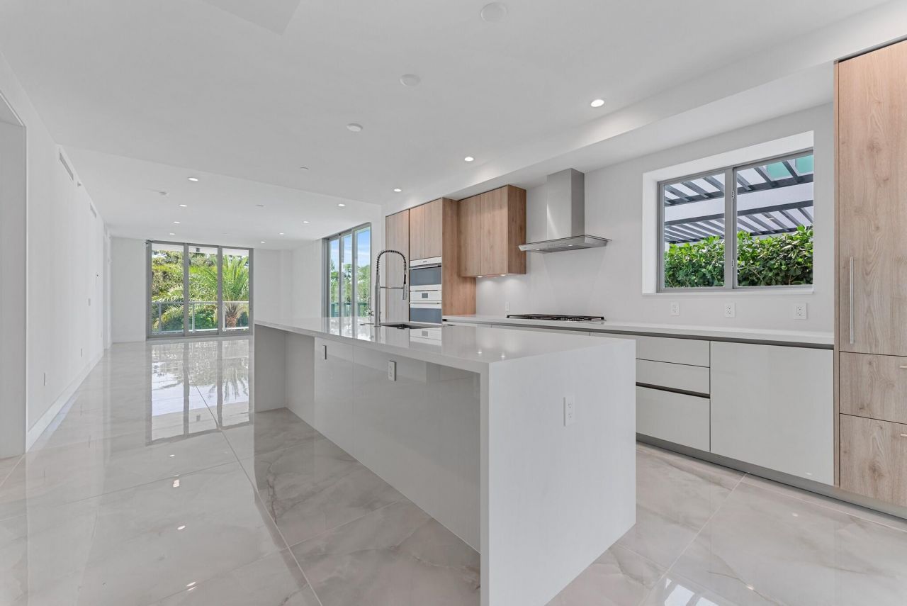 485 E Royal Palm Road, Unit 204, Boca Raton, FL 33432 Photo