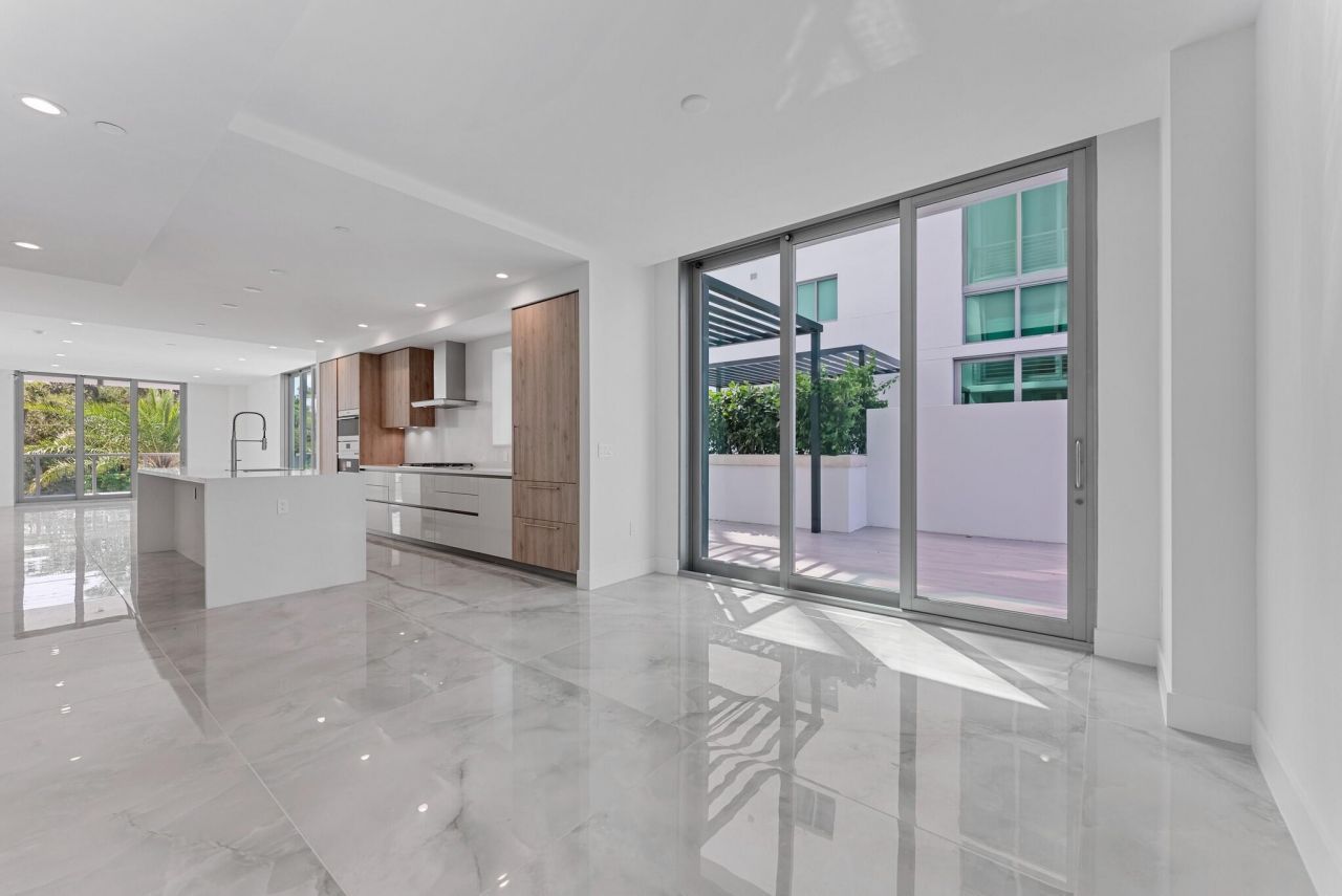 485 E Royal Palm Road, Unit 204, Boca Raton, FL 33432 Photo