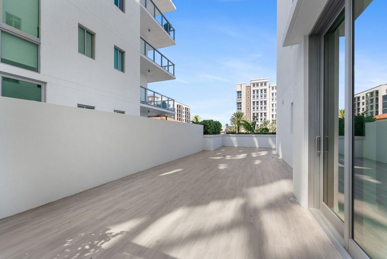 485 E Royal Palm Road, Unit 204, Boca Raton, FL 33432 Photo