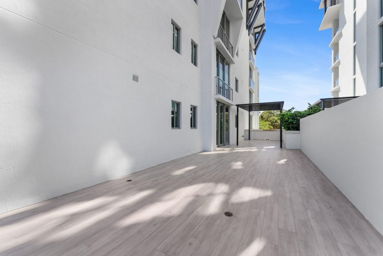 485 E Royal Palm Road, Unit 204, Boca Raton, FL 33432 Photo