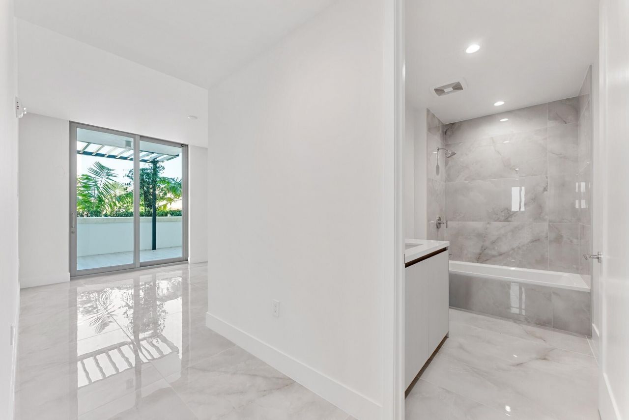 485 E Royal Palm Road, Unit 204, Boca Raton, FL 33432 Photo