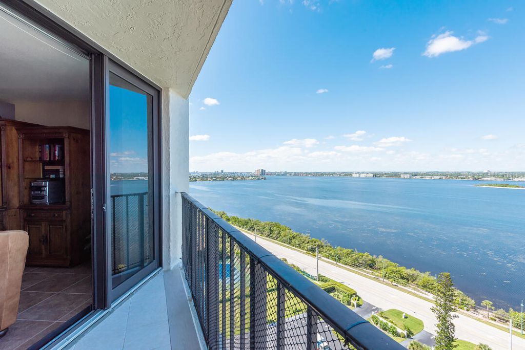 5420 N Ocean Drive, Unit 1906, Riviera Beach, FL 33404 Photo