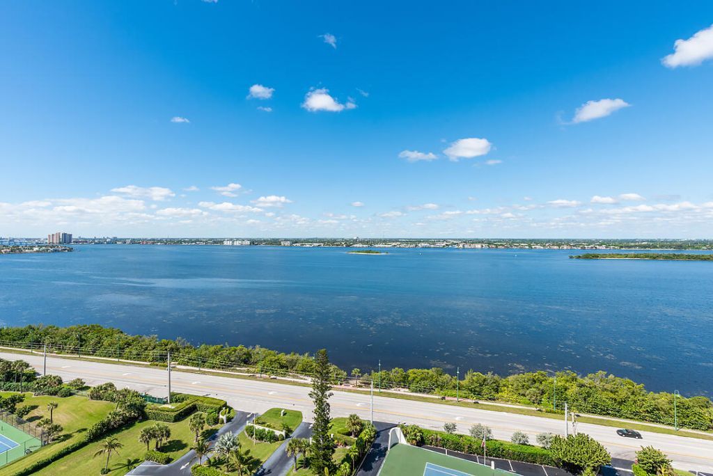 5420 N Ocean Drive, Unit 1906, Riviera Beach, FL 33404 Photo