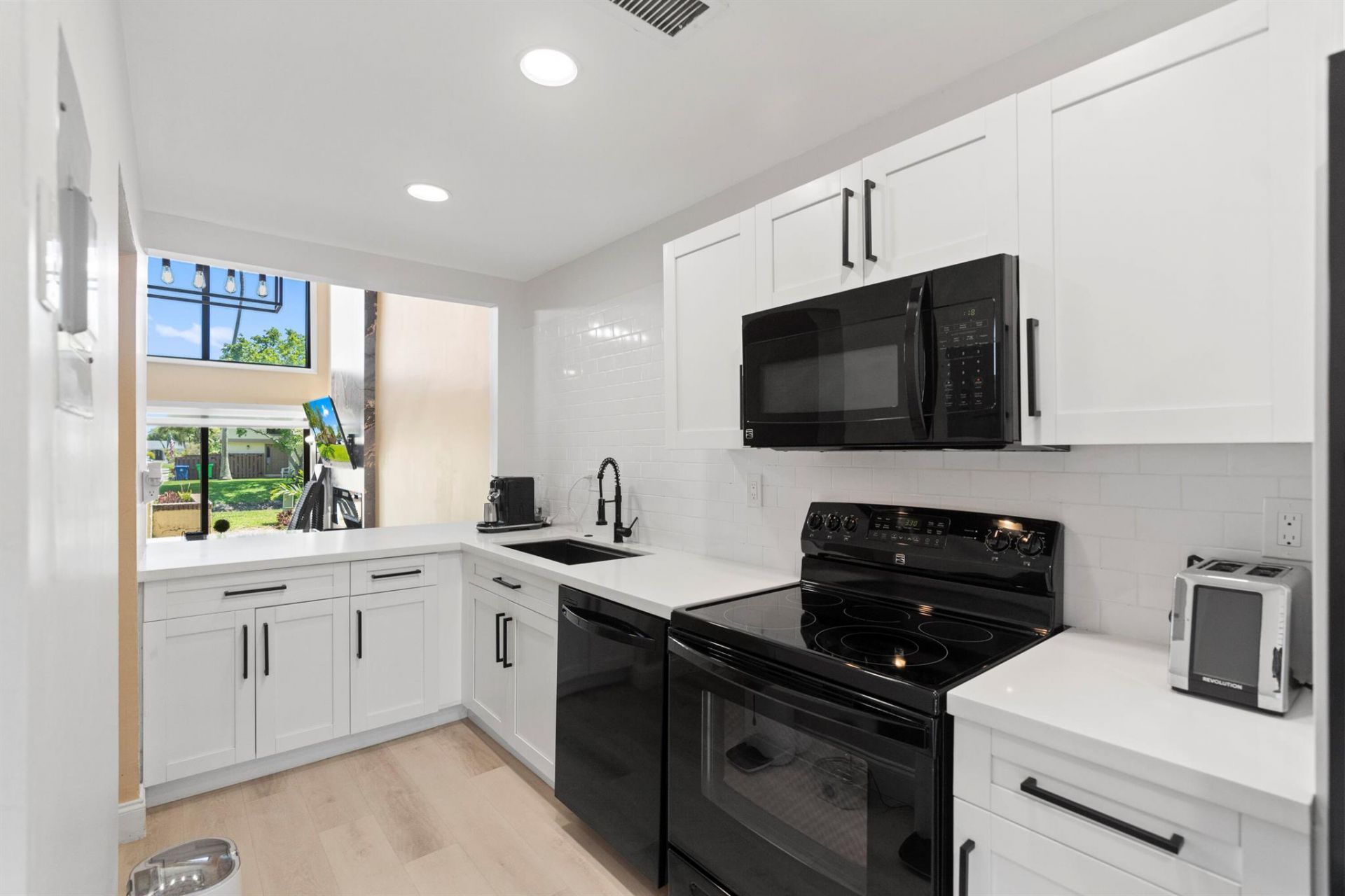 10650 NW 30th Place, Unit 1, Sunrise, FL 33322 Photo