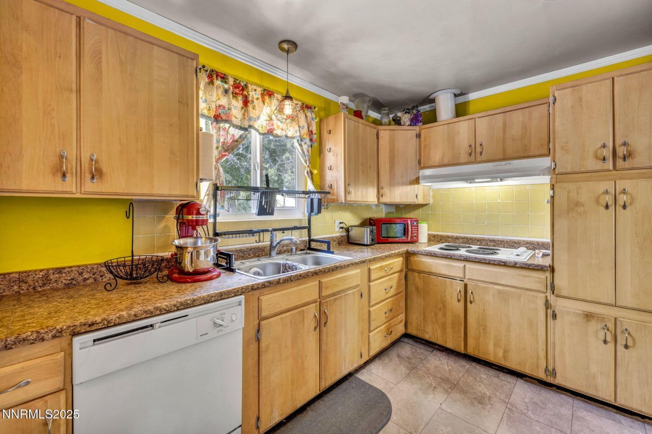 218 Albany Avenue, Carson City, NV 89703 Photo