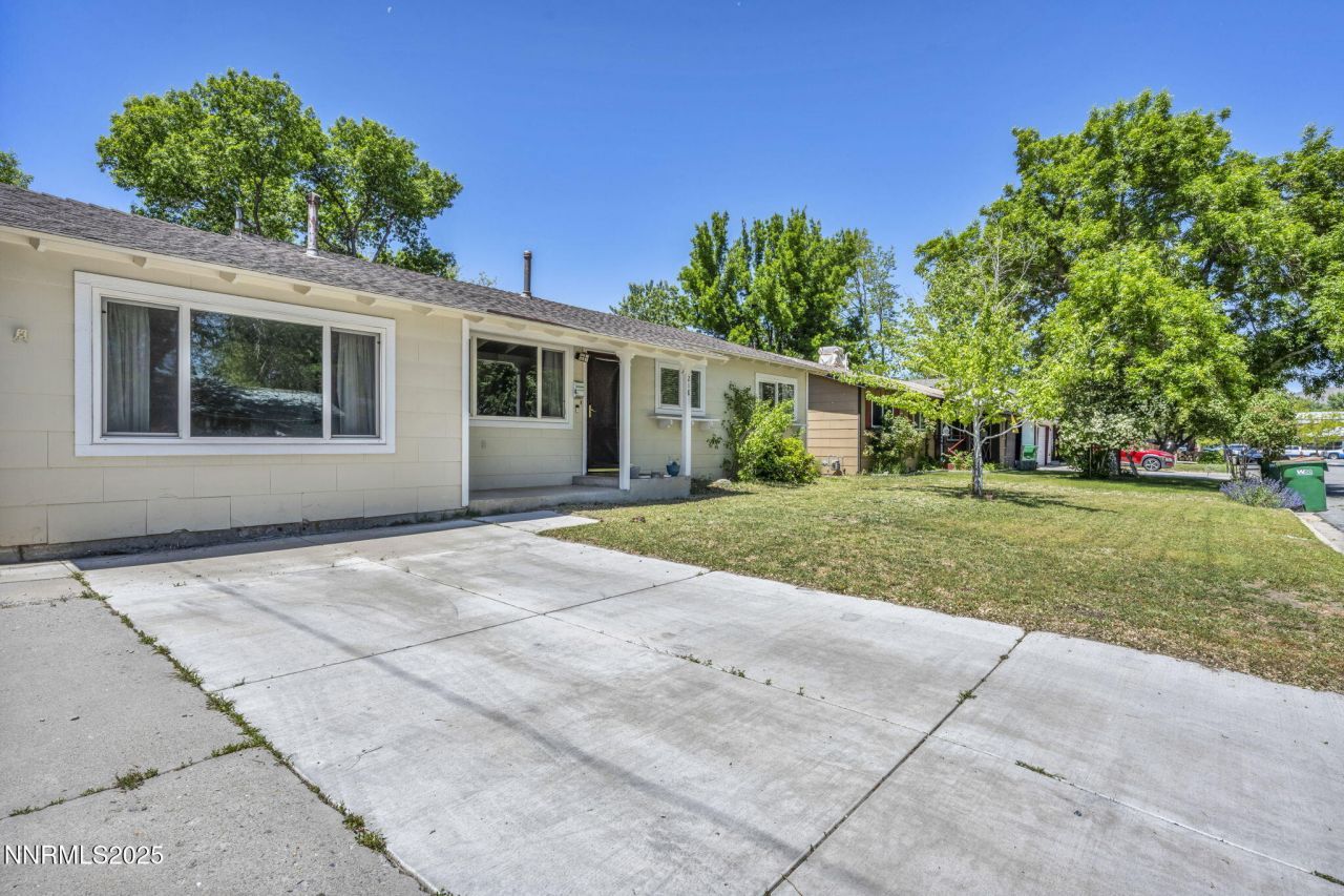 218 Albany Avenue, Carson City, NV 89703 Photo