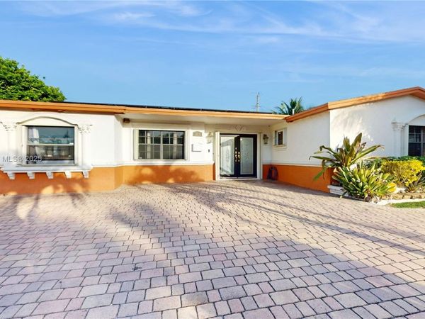 3920 NW 36th Ave, Lauderdale Lakes, FL 33309