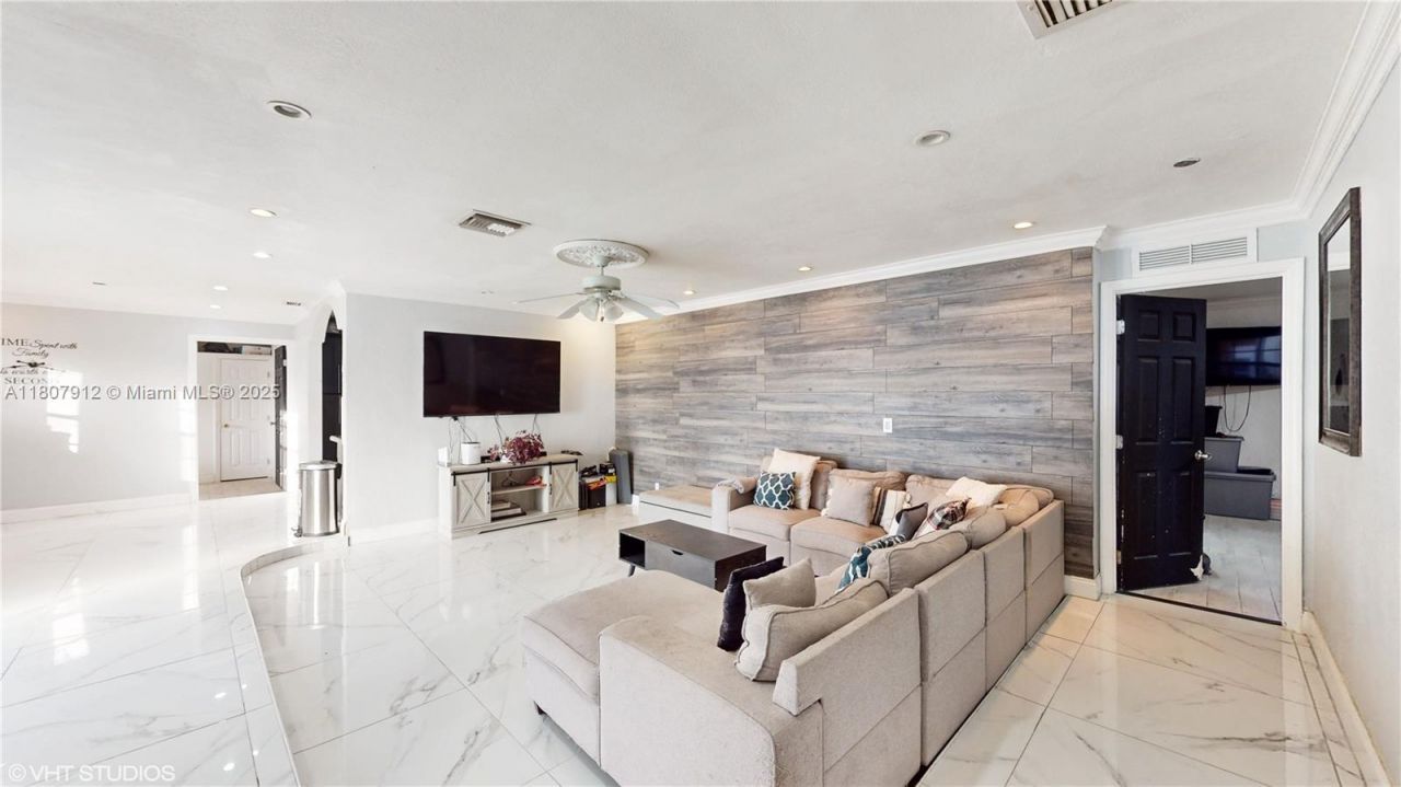 3920 NW 36th Ave, Lauderdale Lakes, FL 33309 Photo