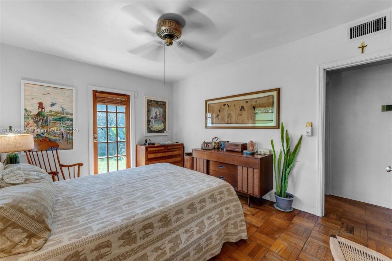 1895 SW 25th St, Miami, FL 33133 Photo