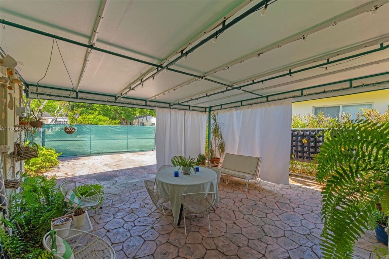 1895 SW 25th St, Miami, FL 33133 Photo