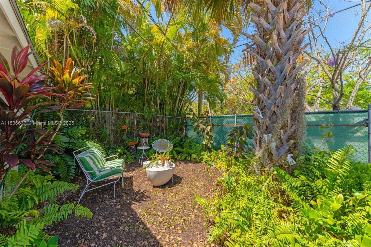 1895 SW 25th St, Miami, FL 33133 Photo