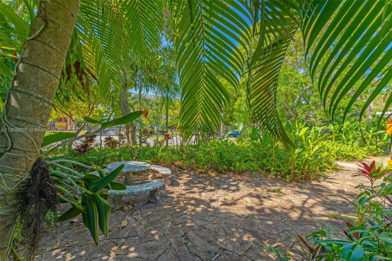 1895 SW 25th St, Miami, FL 33133 Photo