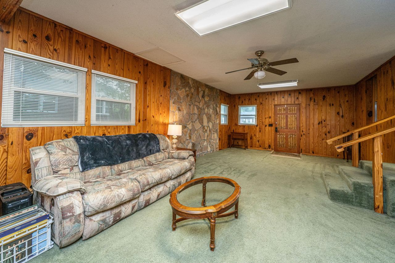 2567 Mona Avenue Photo 6