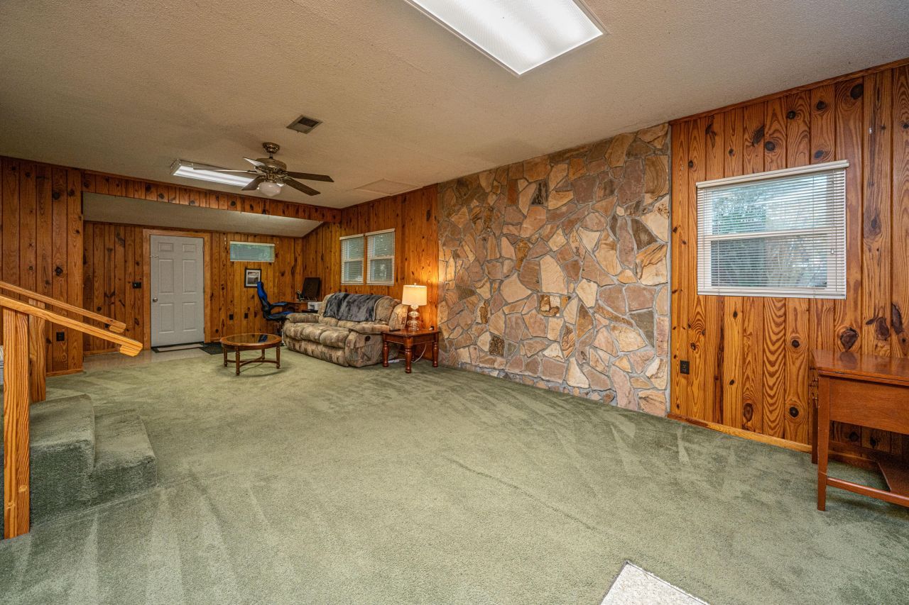 2567 Mona Avenue Photo 7