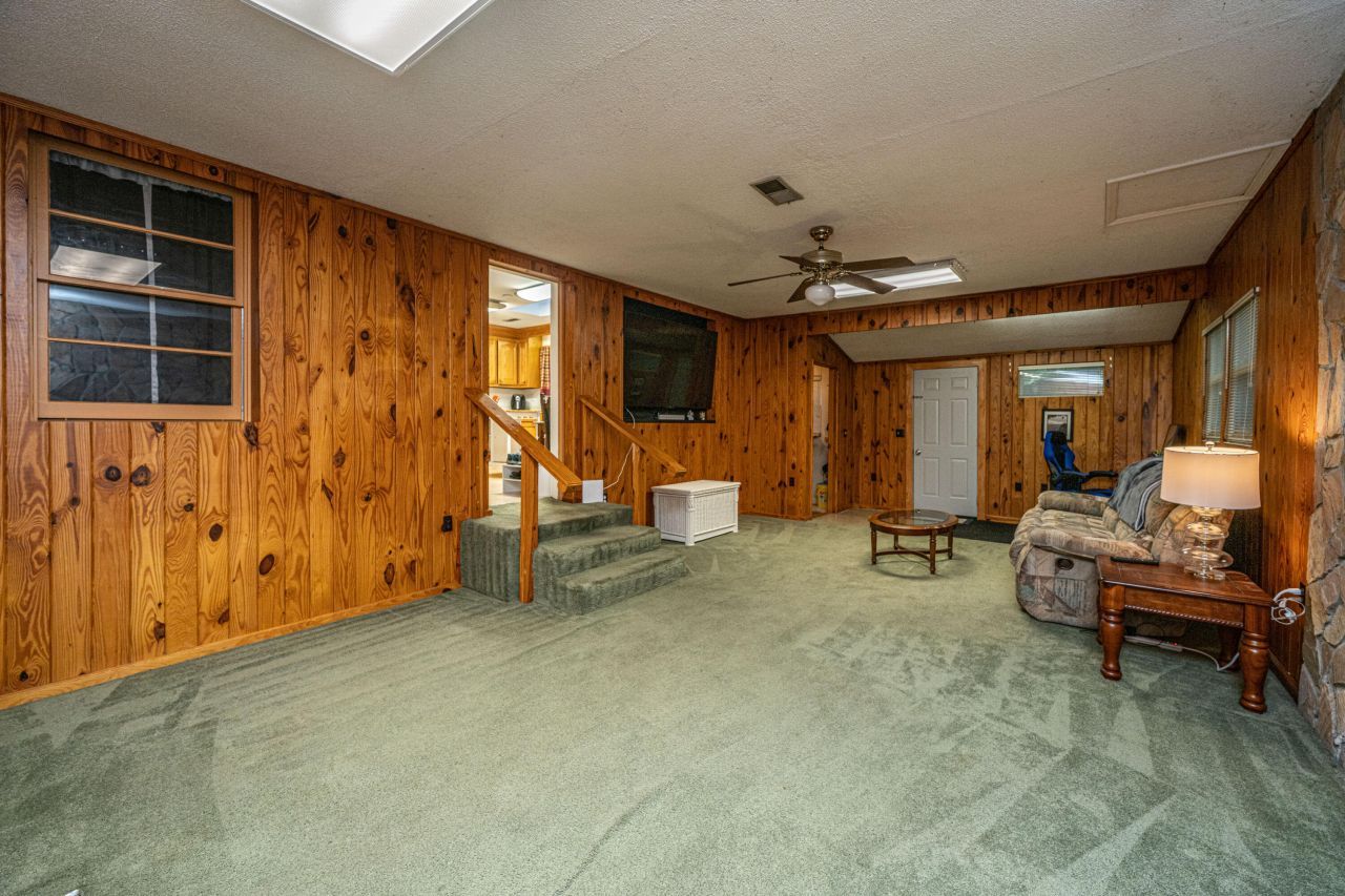 2567 Mona Avenue Photo 8