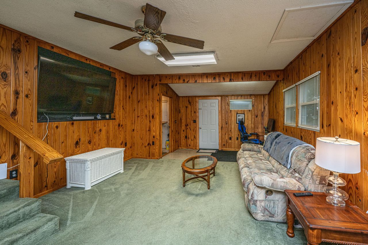 2567 Mona Avenue Photo 9