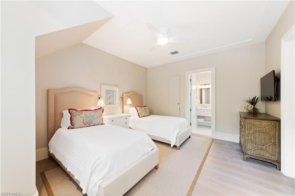 500 3rd Ave N, Naples, FL 34102 Photo