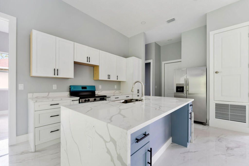 675 NE Moss Rose Place, Port Saint Lucie, FL 34983 Photo