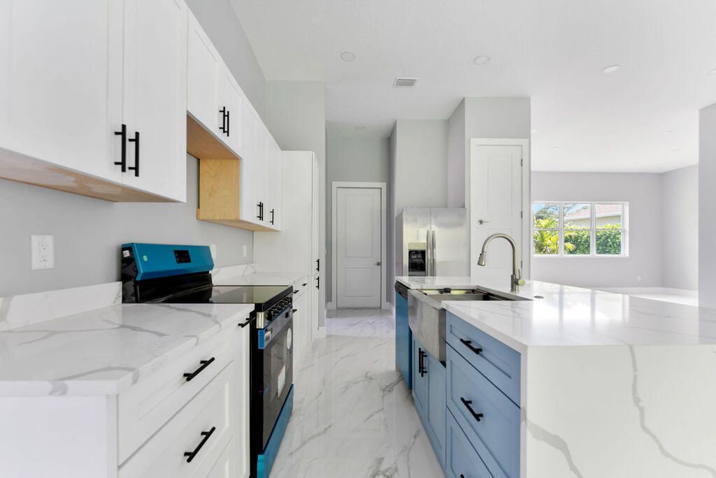 675 NE Moss Rose Place, Port Saint Lucie, FL 34983 Photo