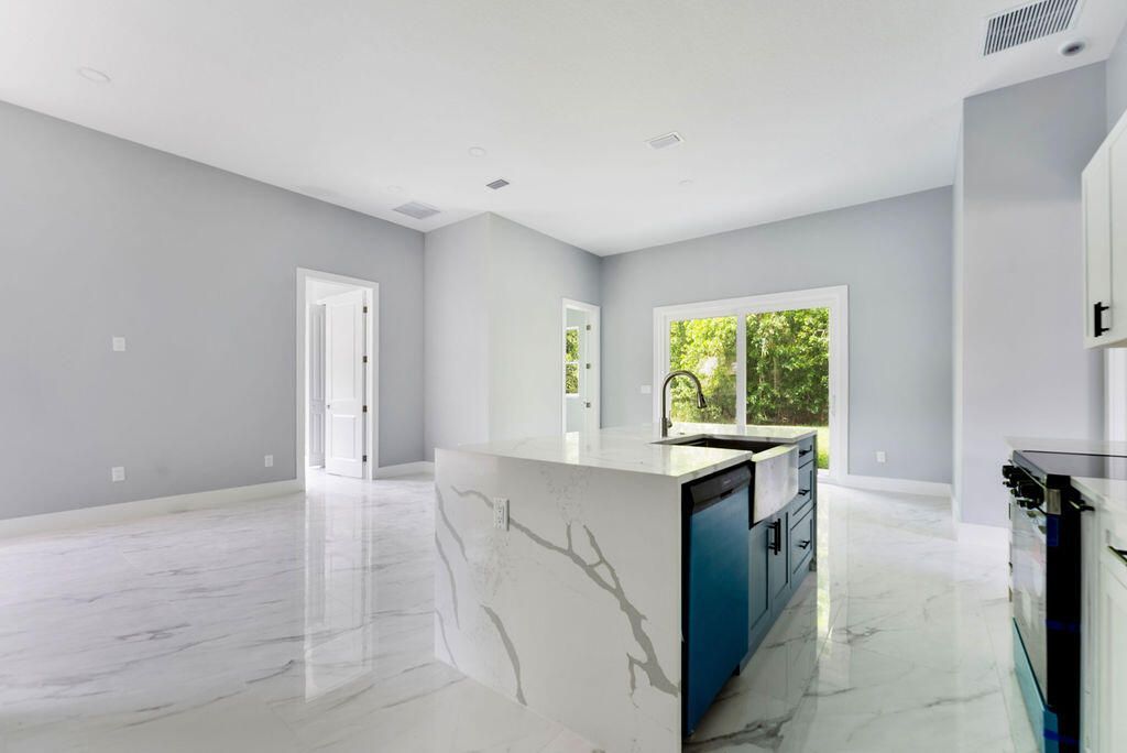 675 NE Moss Rose Place, Port Saint Lucie, FL 34983 Photo