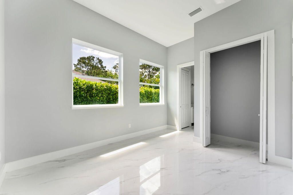 675 NE Moss Rose Place, Port Saint Lucie, FL 34983 Photo