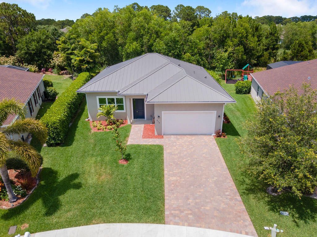 675 NE Moss Rose Place, Port Saint Lucie, FL 34983 Photo