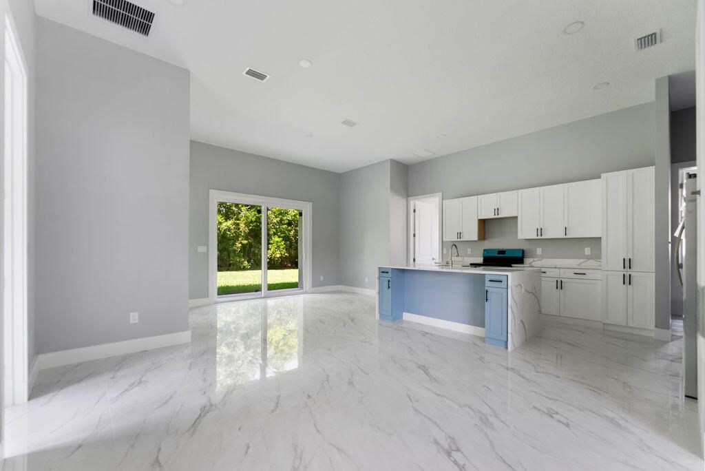 675 NE Moss Rose Place, Port Saint Lucie, FL 34983 Photo