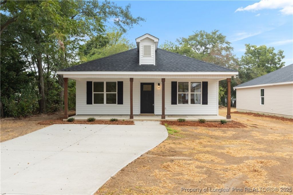 211 E Washington Street, Coats, NC 37521 Main Photo