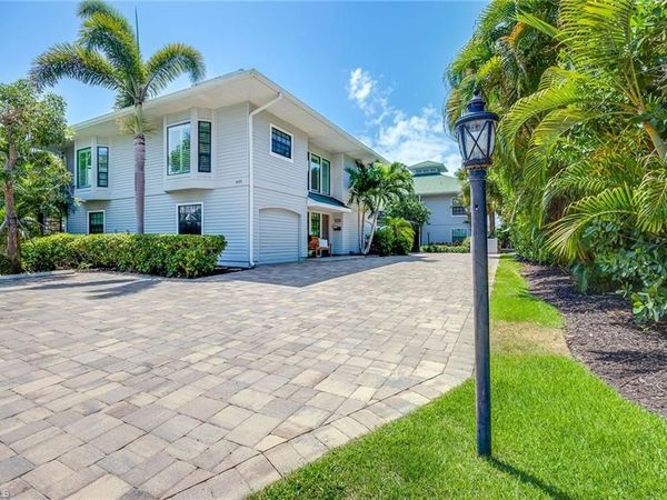 392 7th AVE S, Unit 4, NAPLES, FL 34102