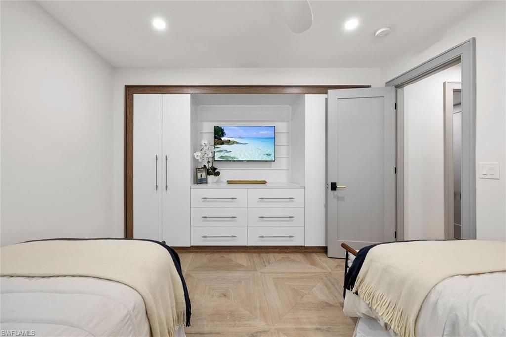 392 7th Ave S, Unit 4, Naples, FL 34102 Photo