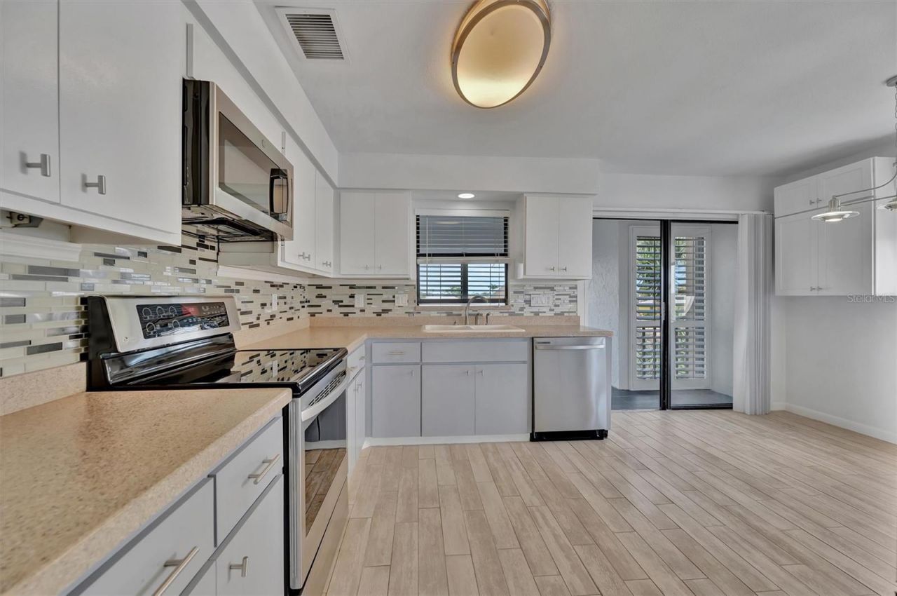 8710 54th Avenue W, Unit 8710, Bradenton, FL 34210 Photo