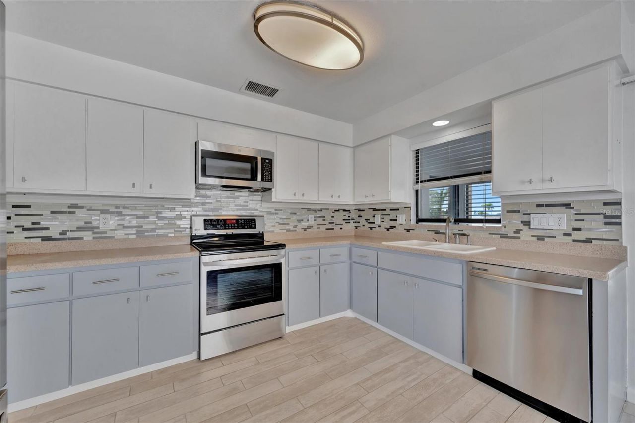 8710 54th Avenue W, Unit 8710, Bradenton, FL 34210 Photo