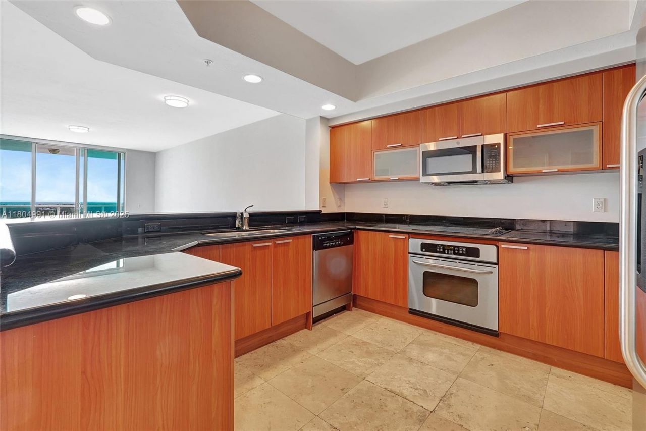 14951 Royal Oaks Ln, Unit 1406, North Miami, FL 33181 Photo