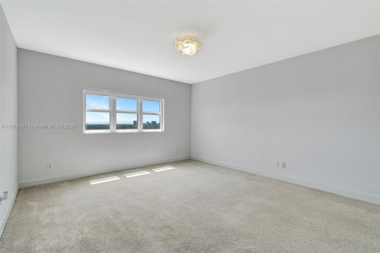 14951 Royal Oaks Ln, Unit 1406, North Miami, FL 33181 Photo