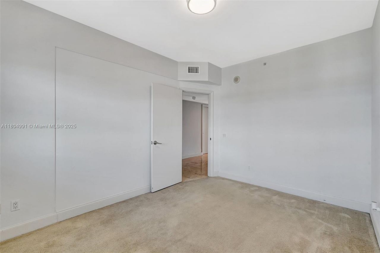 14951 Royal Oaks Ln, Unit 1406, North Miami, FL 33181 Photo